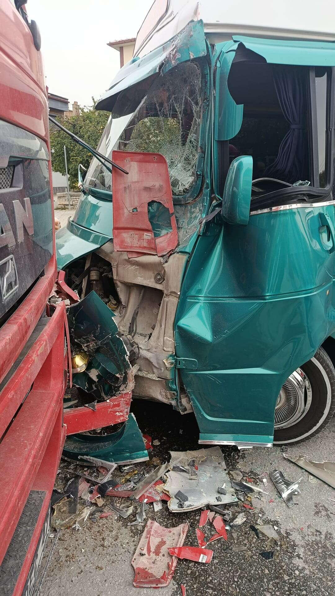 Konya’da 10 kişinin yaralandığı dolmuş kazasının görüntüleri ortaya çıktı 1